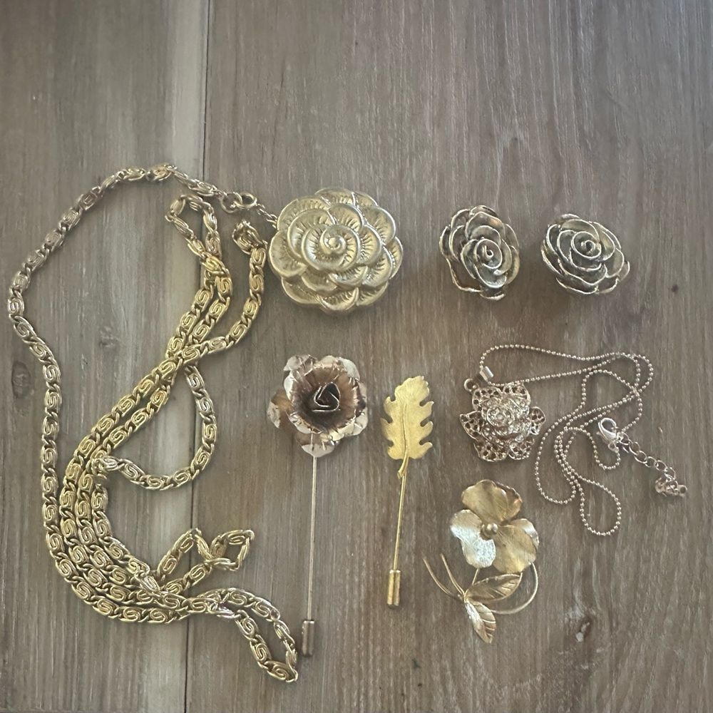 Gold Jewelry Bundle (7)